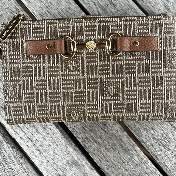 Anne Klein Bags | Tile Lion Logo Wristlet With Horse Bit Anne Klein *NWOT - Picture 12 of 12